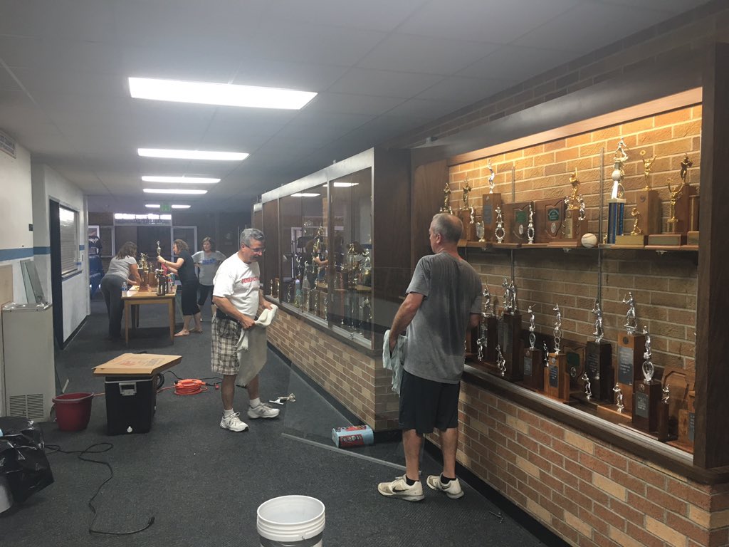 BeneBengalsFB's tweet photo. Alums & parents volunteered to clean the #trophycases #culture #homeofchampions #thankyou https://t.co/MUKnvDHEnX