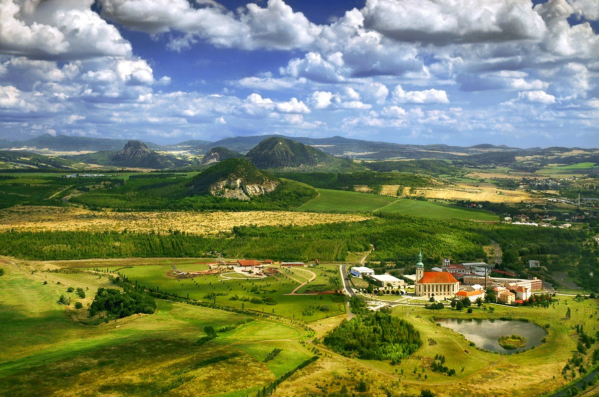 VisitCZ tweet picture