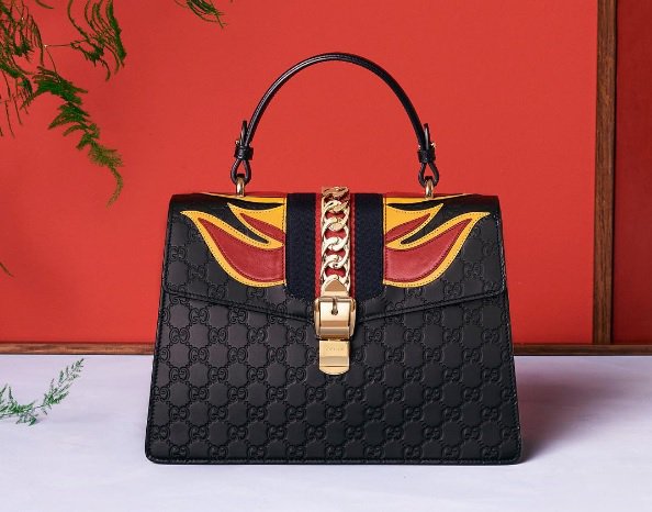 OhLadyMania's tweet photo. #GucciSylvie #bag crafted frm black #GucciSignature leather ๐ ๐ ๐๐
#GUCCI #Style #Designer #wishlist #FashionBlogger https://t.co/WI2sM23lIc