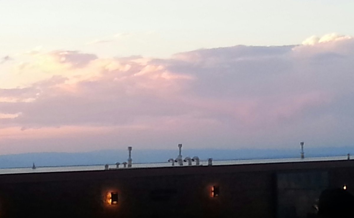 TheGoodbyeBaby's tweet photo. #sunset #SantaFe Opera ..
The sky before Don Giovanni last night was as wonderful as the performance. #operafanatic https://t.co/QzxqwpVExy