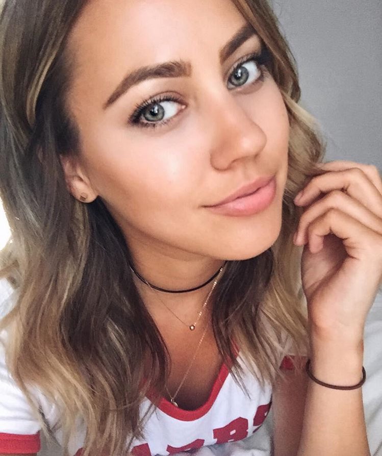 Hey, I'm Cammie! 
-Not new to RP
-Descriptive/Semi
-Lesbian
-Looking for Shan, but ships with Chem too
-RT for me?