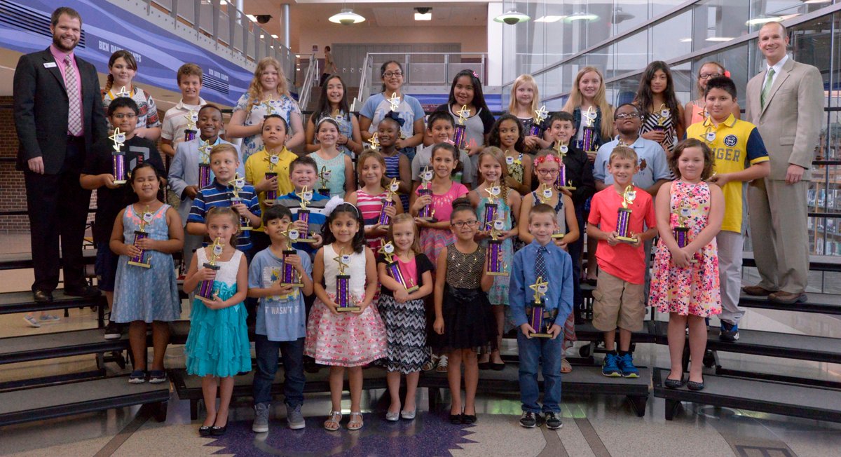 WayneTwpSchools's tweet photo. Congrats to our 2015-16 straight-A students from Stout Field Elementary! #wearewayne @WayneTwpSuper https://t.co/l2RS72ywkK