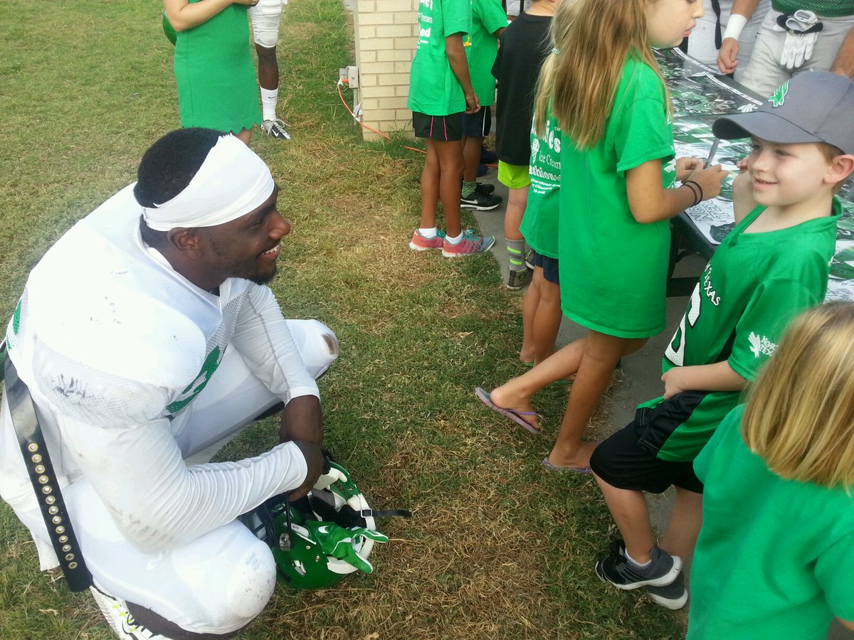 coachakers's tweet photo. Thank you @FredScott28, @MeanGreenClub & @MeanGreenFBall for taking time! #PromotePromote #UNTouchable #NorthTexas https://t.co/YNpWGjIoEj