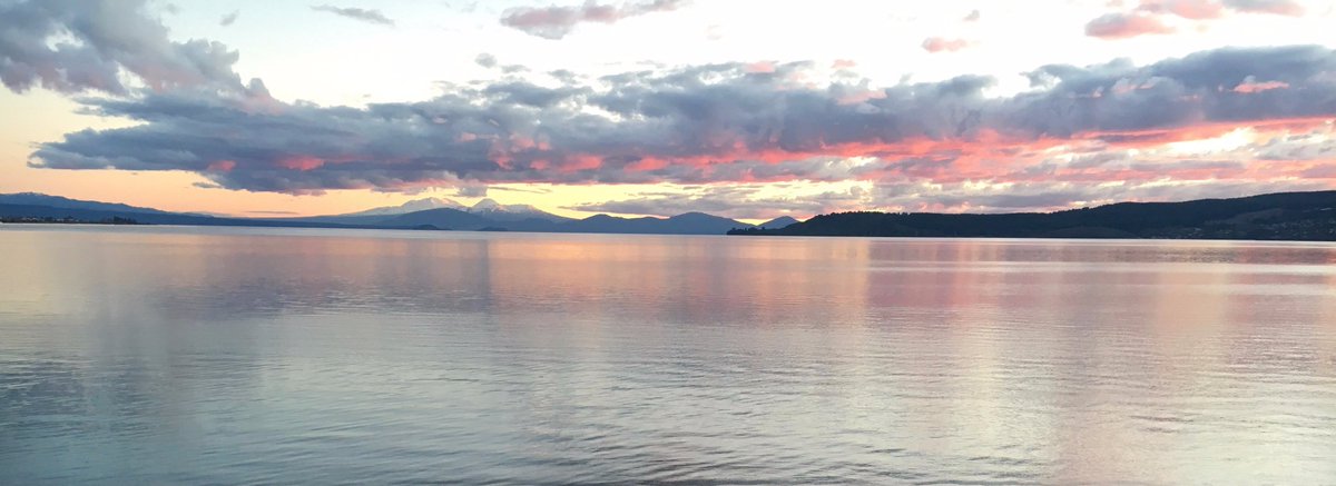 LoveTaupoNZ's tweet photo. #Taupo being ridiculously beautiful right now. Isn't #winter meant to be depressing? #NewZealand #Distracting https://t.co/BWvujAuPUc