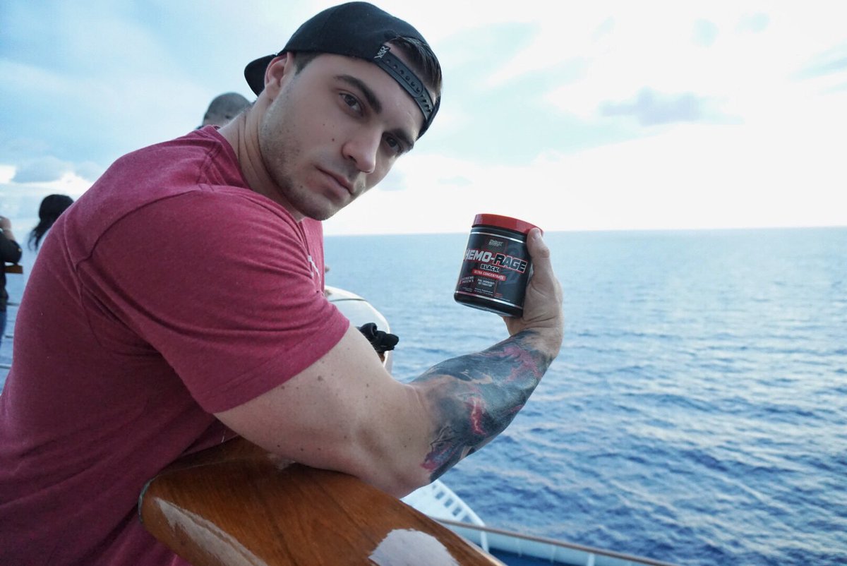 ChrisRuden's tweet photo. I bring my Nutrex supps everywhere👌 #thatpumptho https://t.co/4BDFfbhE0e