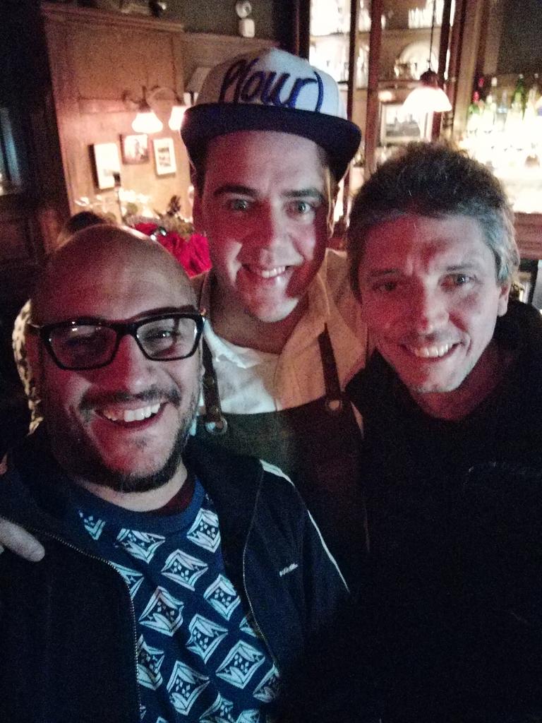 Gente que admiro <a href="/macolucioni/">Maco Lucioni</a> @CaporaleSimone en la recepción de <a href="/HendricksGin/">HENDRICK'S GIN</a> 🇦🇷