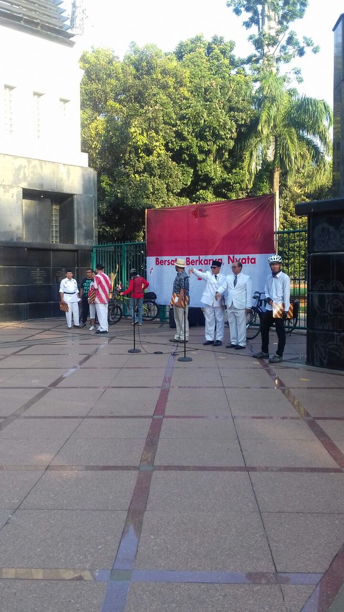 kosti_pusat's tweet image. GBK senayan pagi ini, persiapan upacara lintas komunitas sepeda @B2WIndonesia @SIL_BC @KOS_KAS @idfoldingbike