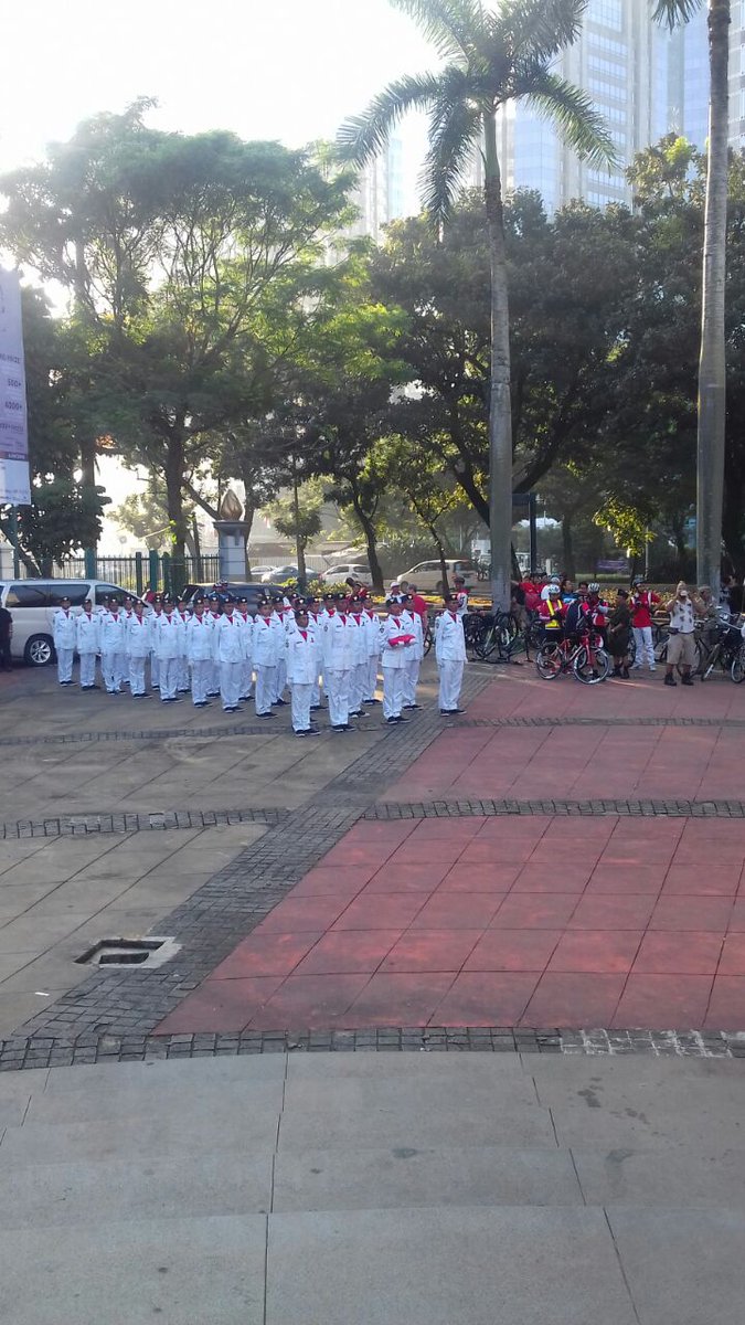 kosti_pusat's tweet image. GBK senayan pagi ini, persiapan upacara lintas komunitas sepeda @B2WIndonesia @SIL_BC @KOS_KAS @idfoldingbike