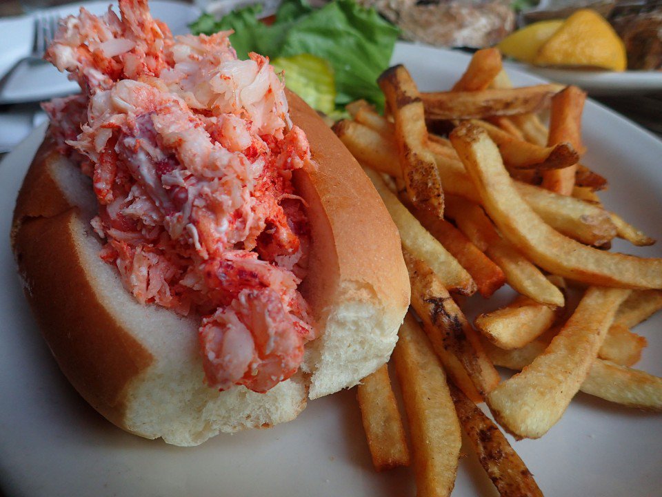 masslivenews's tweet photo. Best lobster rolls? @TheNELife, @meaghanblogs and @TboneTalbot share their thoughts. https://t.co/wjcJ8GHnHS https://t.co/7mlPb2hrEf