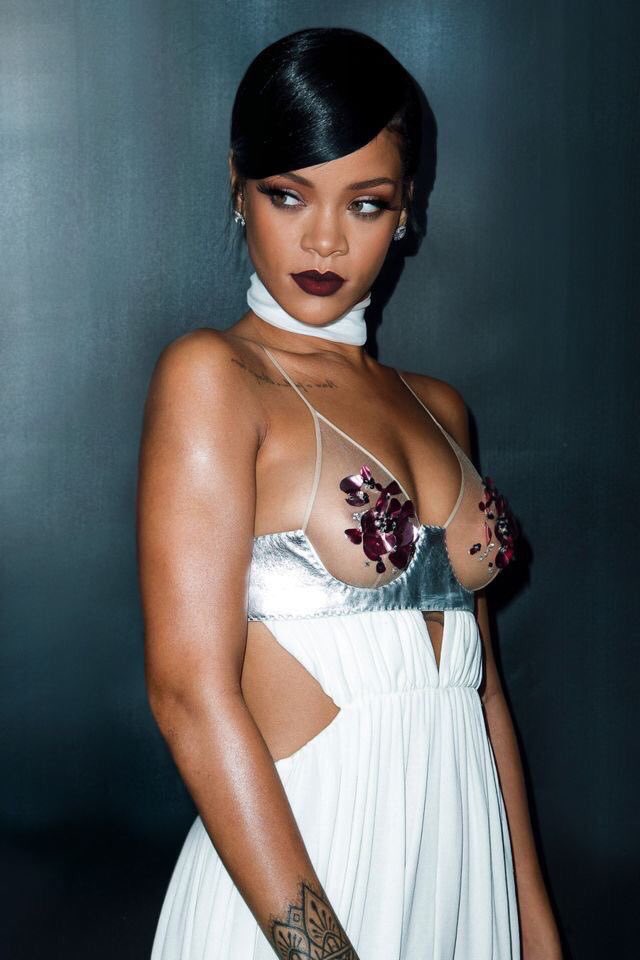 DreamGirlsOnly's tweet photo. Rihanna!!!!! 🙏🙏🙏 https://t.co/nl9Zfe75yk