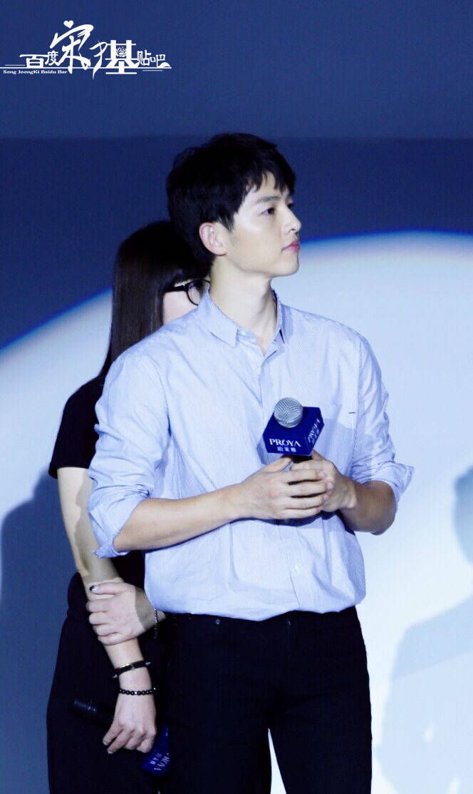 Noojan15's tweet photo. ดูดี!!! หล่อ!!! กระชากใจ!!! I adore you 😳
#ProyaCosmetics
#Proya
#Shanghai
#송중기 ❤
#SongJoongKi
#SongSongCouple https://t.co/yxUtiNA9sk