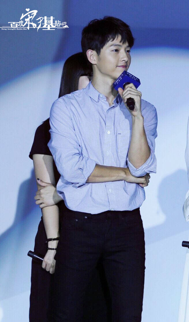 Noojan15's tweet photo. ดูดี!!! หล่อ!!! กระชากใจ!!! I adore you 😳
#ProyaCosmetics
#Proya
#Shanghai
#송중기 ❤
#SongJoongKi
#SongSongCouple https://t.co/yxUtiNA9sk