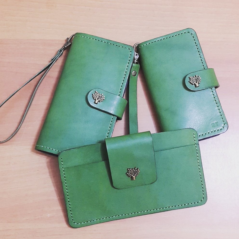 starrydayshop's tweet photo. Green today! Orders from different customers, but all buy green color!
#starryday #etsy #galaxynote5wallet #iphone6s https://t.co/0yry2JJei9