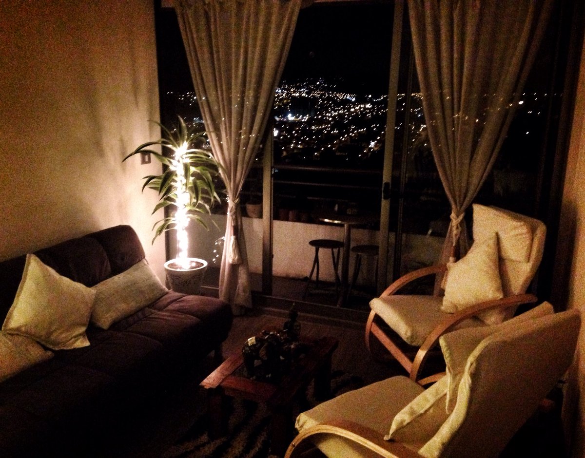 es_el_ro's tweet photo. Cae la noche, se bien donde encontrarte 🎤🌙⭐️🌃
#ciudad #city #noche #night #micasa #myhome #piso14 #14floor #chile https://t.co/XFDGr7shZE