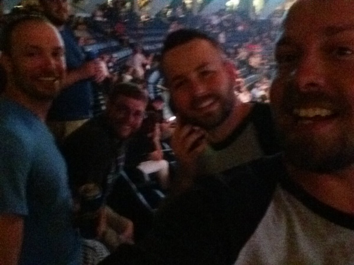 RyJoTweetmaster's tweet photo. @thehipdotcom Legendary night! https://t.co/q89BBZCCb0