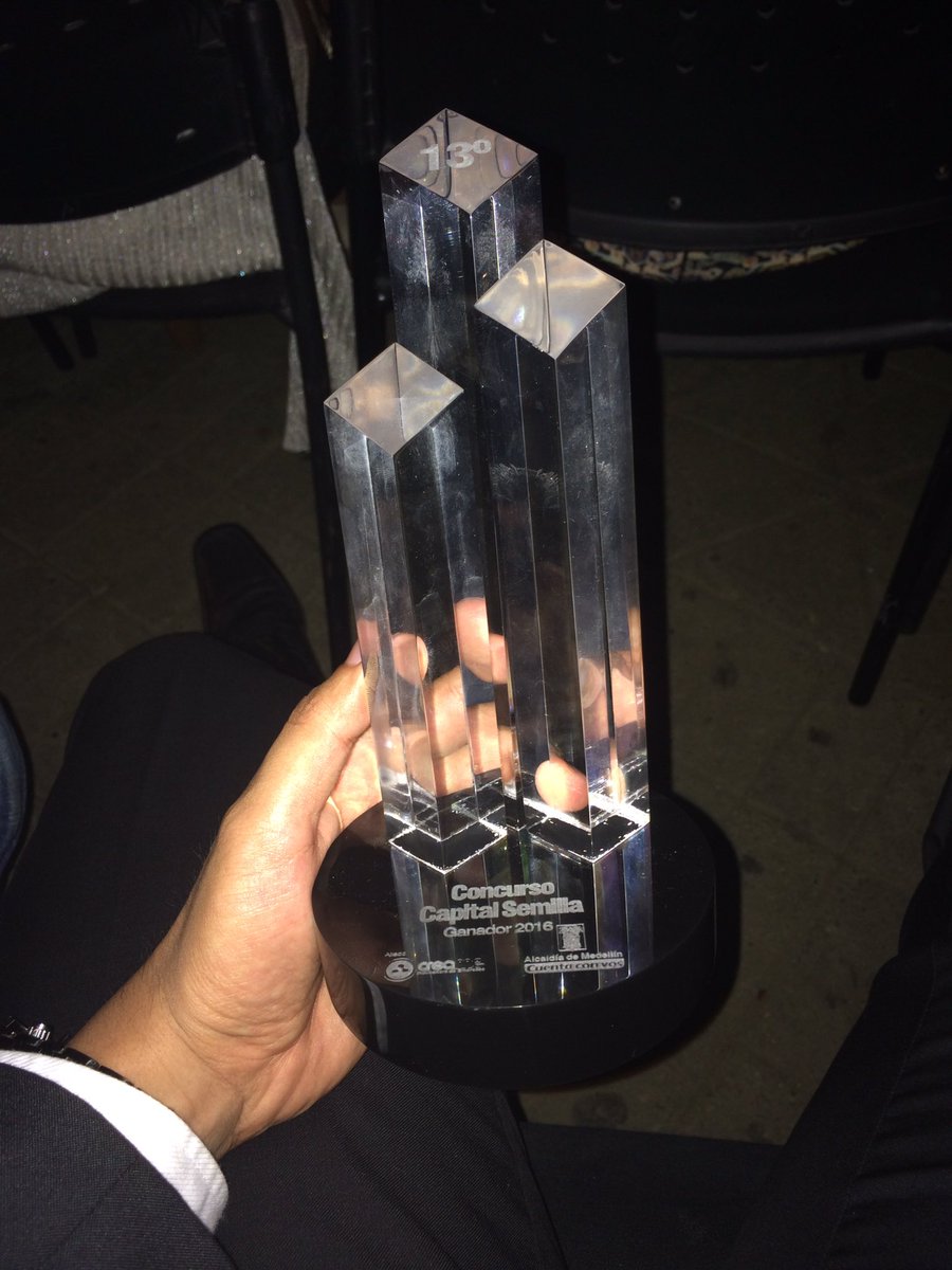 camilo9229's tweet photo. #CapitalSemilla #enmodocreame bonito el premio...una categoría que nada que ver...pero bueno https://t.co/MsztMus9OT