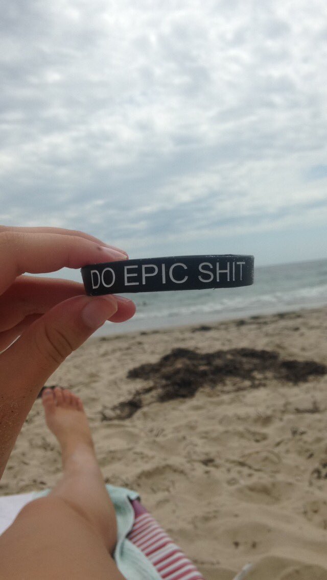 haley_neuwirth's tweet photo. @nectarsunglass #nectarshades #doepicshit #thesweetlife https://t.co/vunxx6TqUs