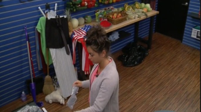 BennyDSquirrel's tweet photo. REUNITE @RobitheGorilla @TiffanyAlexis04 pals on #BB18 Last seen in BBPantry 08162016 7PST #FreeRobi @CBSBigBrother https://t.co/gdqpQ8FIsc