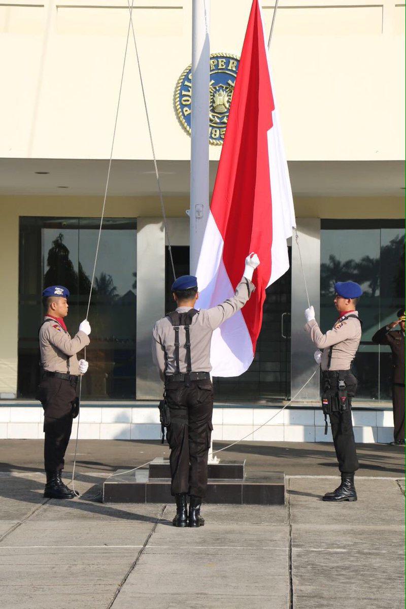 Polair_Baharkam's tweet photo. Upacara Peringatan Hari Kemerdekaan Republik Indonesia ke -71 di Ditpolair Baharkam Polri.,#RI71 #HUTRI71 #Merdeka71 https://t.co/vDSmXBPRRK