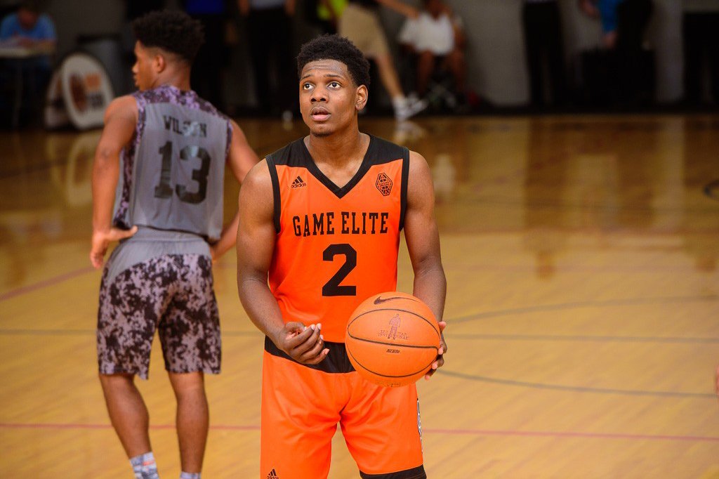 UofLFanBASE's tweet photo. Elite PG Darius Perry (@carlekash) Commits To Louisville Basketball; Top-50 Player In Class Of 2017 #GoCards https://t.co/quTzyjbY1X