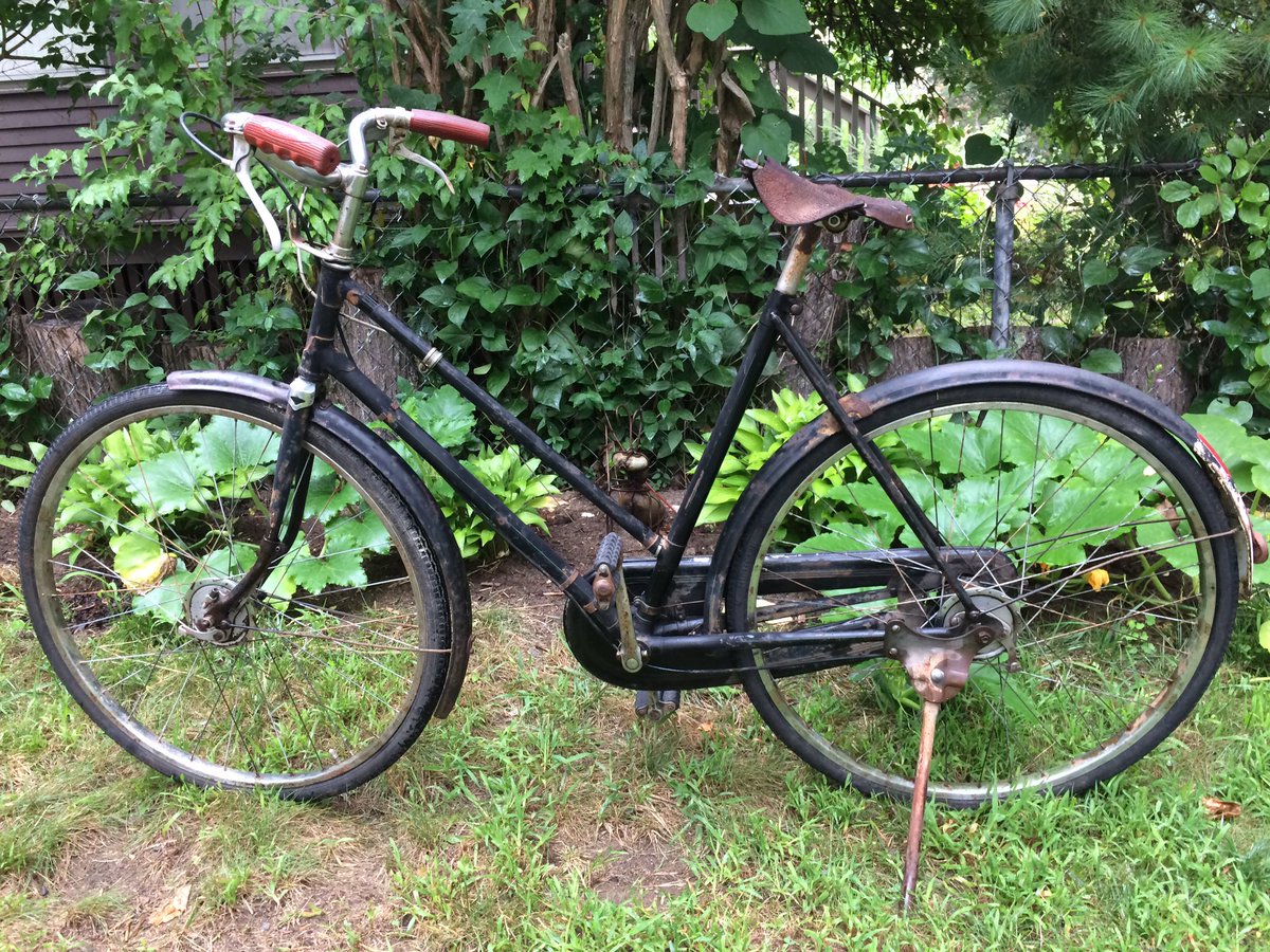 Raleigh3Speed's tweet photo. 1950 #BSABicycle #SturmeyArcher #ThreeSpeedBicycle #DrumBrakes https://t.co/VLnfX0HNLh