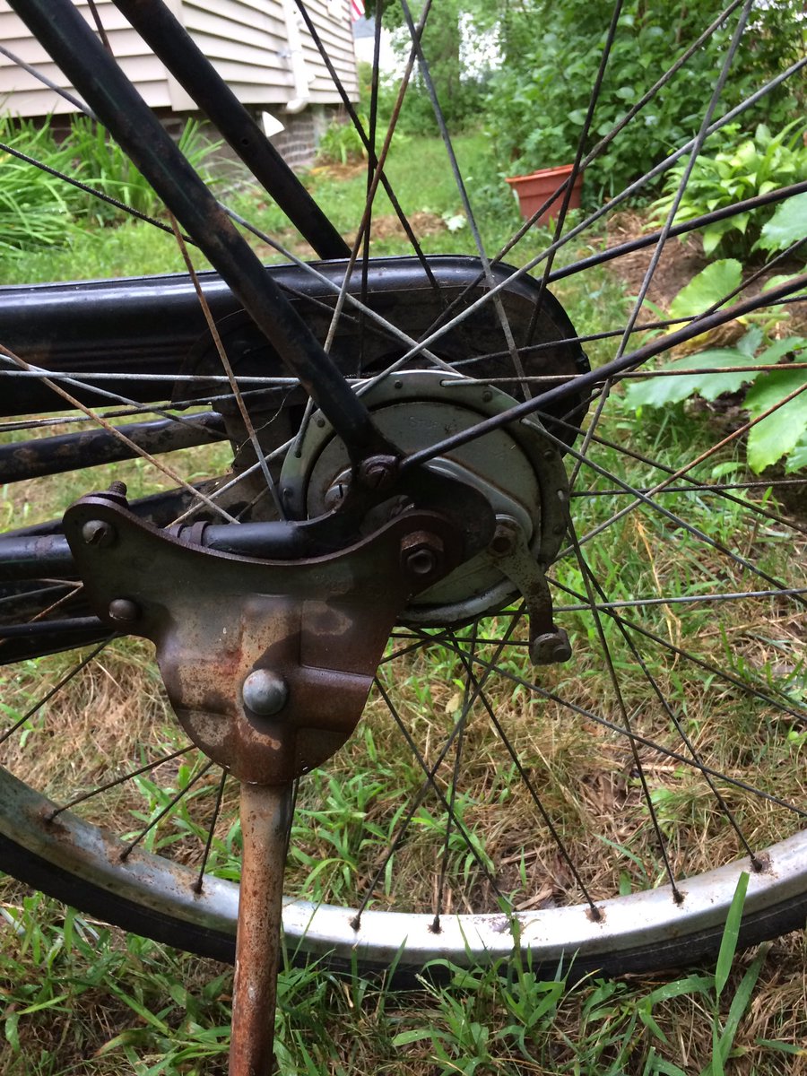 Raleigh3Speed's tweet photo. 1950 #BSABicycle #SturmeyArcher #ThreeSpeedBicycle #DrumBrakes https://t.co/VLnfX0HNLh