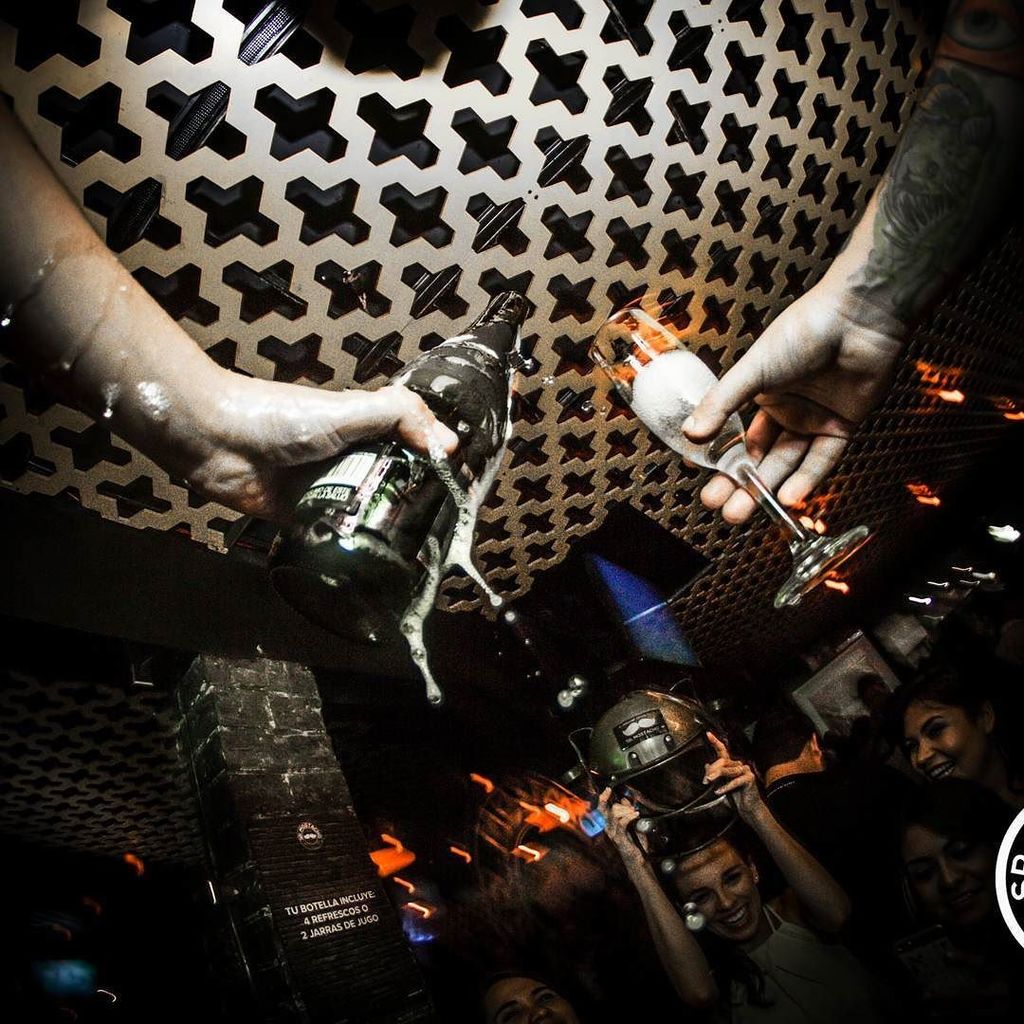 SrMostachoMx's tweet photo. Let's celebrate! 
#srmostacho #birthday #champagnepop  #party #fun #friends #mty #paseotec #saltillo #torreon #cele… https://t.co/pPkwiFHcLb
