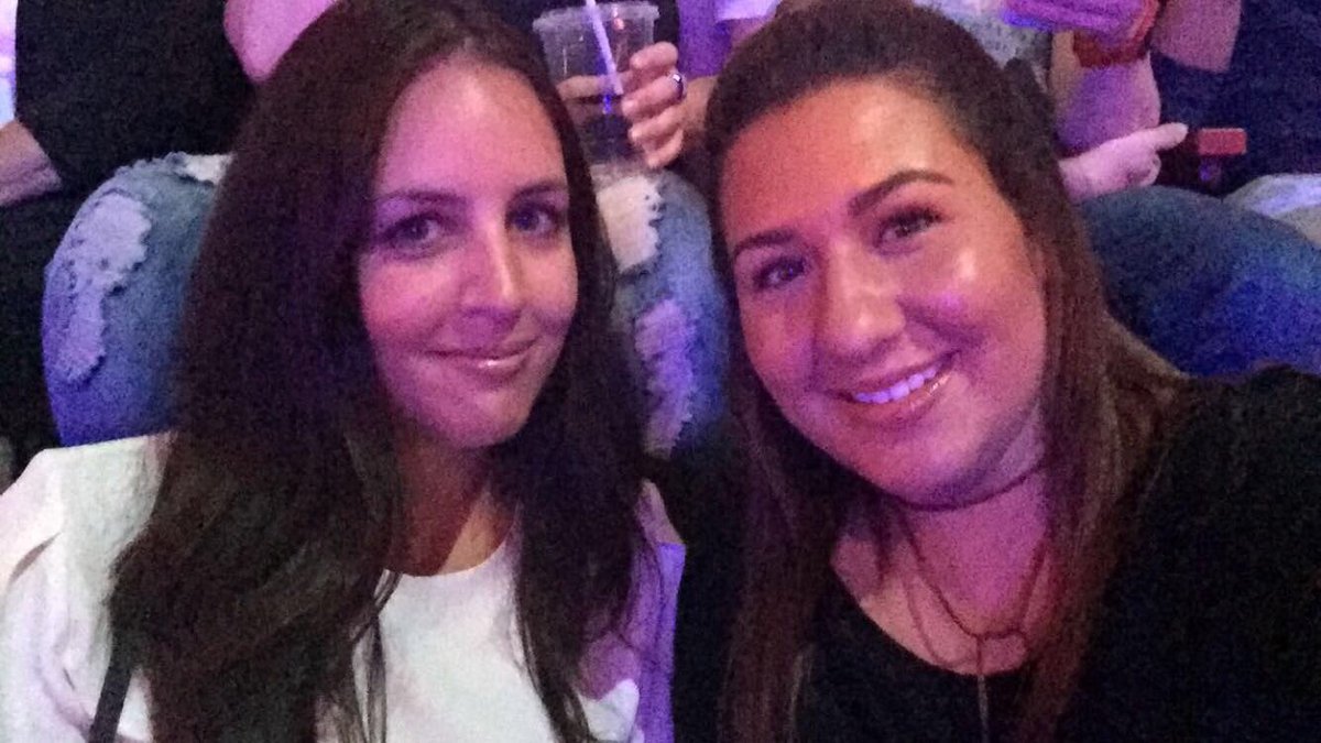 Katt8808's tweet photo. Waiting for Celine! #CélineDionMtl https://t.co/vhVgJjjhOh