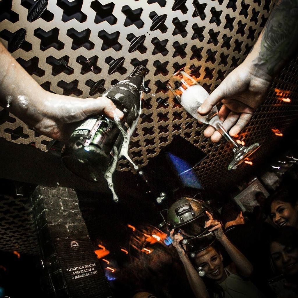 SrMostachoMx's tweet photo. Let's celebrate! 
#SrMostacho #birthday #champagnepop  #celebration #fun #friends #mty #paseotec #spgg #saltillo #t… https://t.co/ikBpuiSaxi