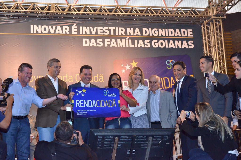 marconiperillo's tweet photo. Também nesta terça iniciamos a trajetória do Novo Renda Cidadã. O programa vai beneficiar 71 mil famílias goianas. https://t.co/ZUarUzuziP