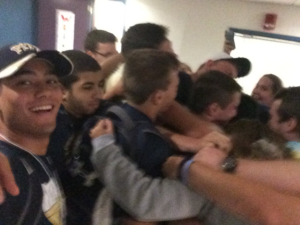 FryezWithAShake's tweet photo. Tower B group hug after debriefing the diversity meetings. Best fam ever💚@PittResLife #campytinummoc2016 #pittnow https://t.co/xrdyFkAVsL