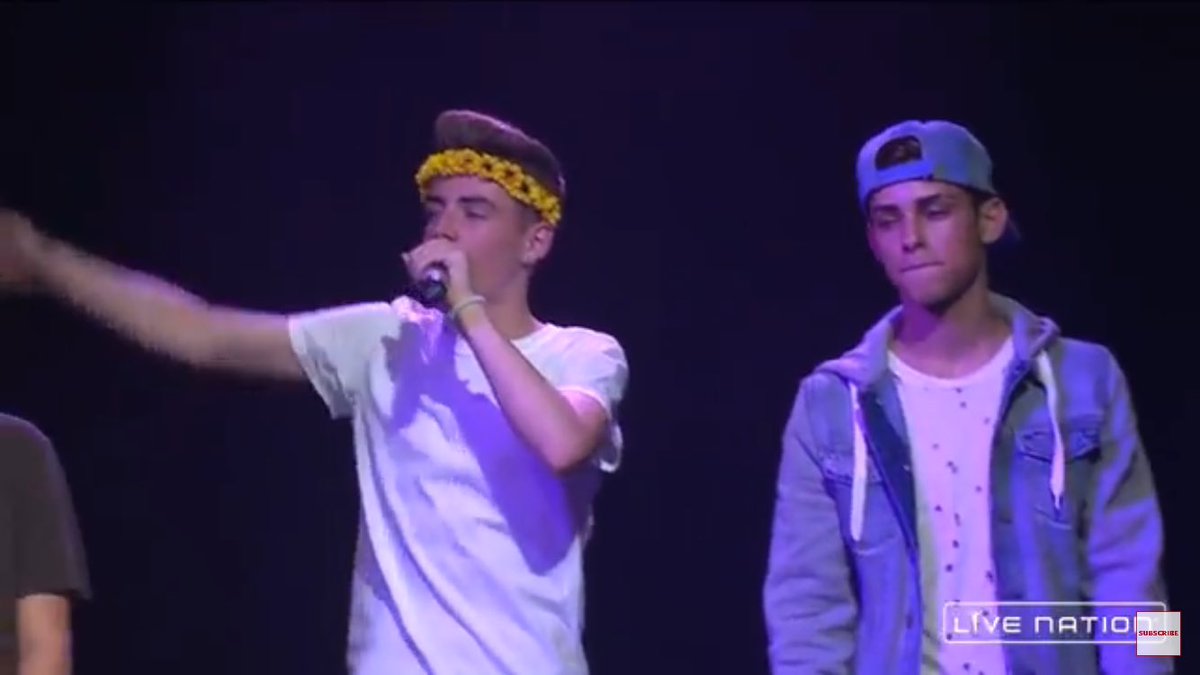 _jj_alvarado's tweet photo. @bruhitszach LOVE YOU ZACH #TLGLive https://t.co/stYafcI5rF