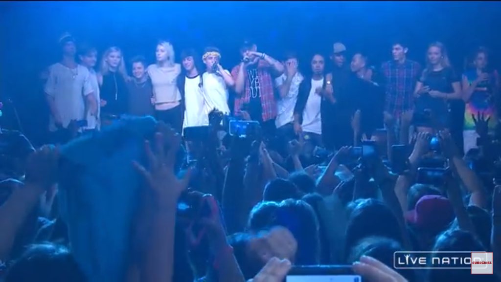 siannamariade's tweet photo. Just watched the #TLGLive it made me miss all of them a lot more but Im sooo proud of all of them! https://t.co/Kr3YR7mQpO