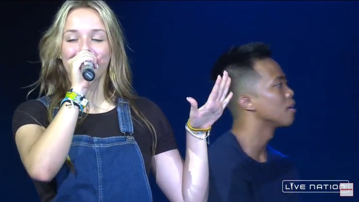 _jj_alvarado's tweet photo. @Kyleereneeclark LOVE YOU KYLEE #TLGLive https://t.co/l06AHUY7y3
