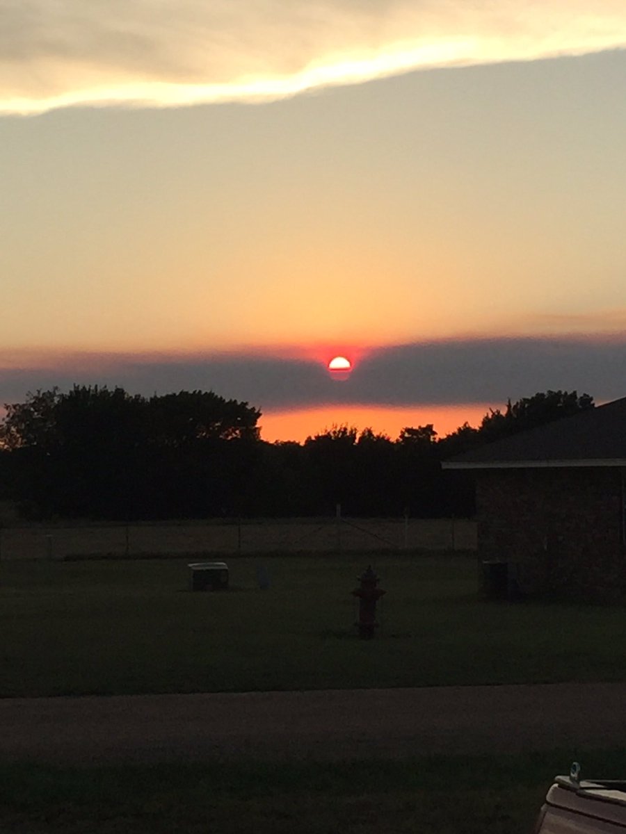 imcababe's tweet photo. @KTENnews Here in Lone Grove, the sunset behind the smoke coming from Turner Falls this evening https://t.co/OQWR1bN8TV