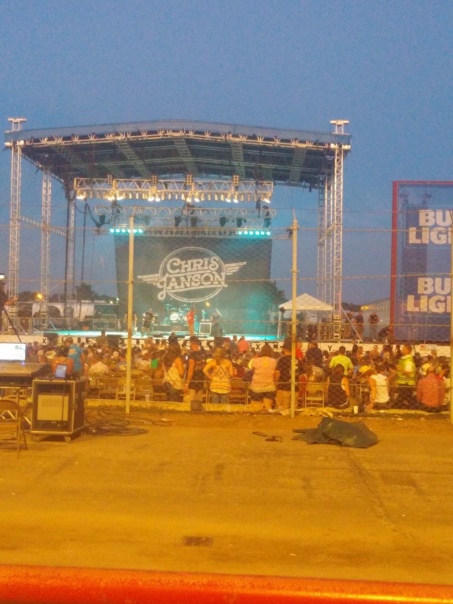 AndreaDoss88's tweet photo. This is going to be AWESOME! @janson_chris @MoStateFair #buymeaboat #partytime https://t.co/rciLqzMtVQ