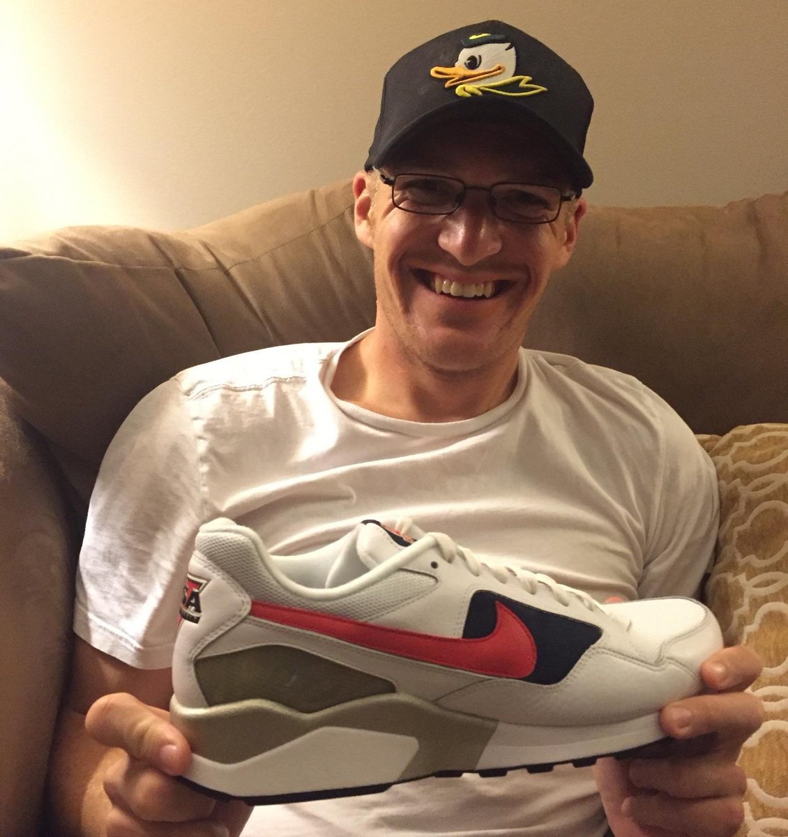 derek_call_'s tweet photo. Hurdles time! Go USA! Go Ducks! #Rio2016 #TeamUSA #TrackTownPizza https://t.co/sOKO0pWRC0