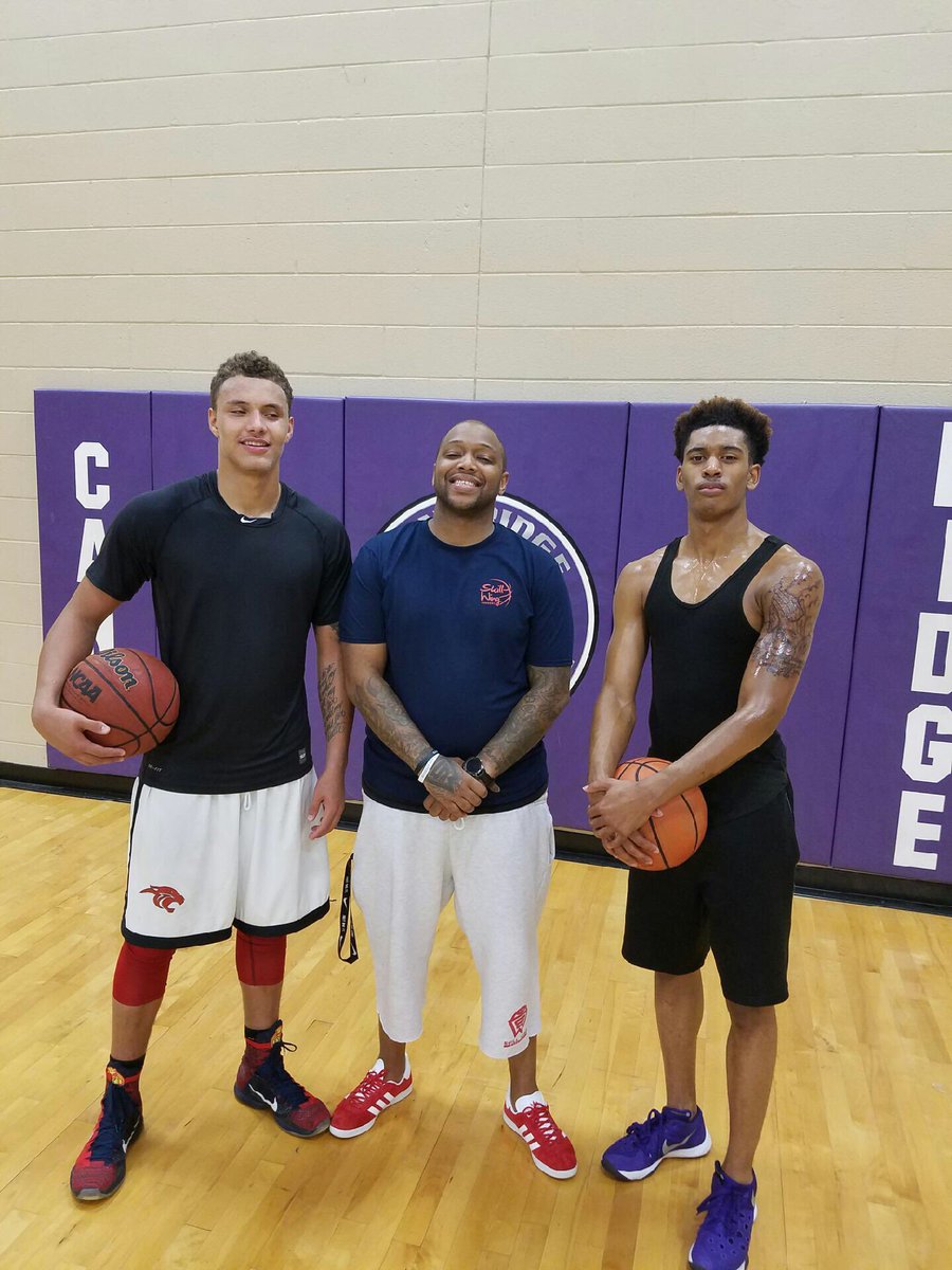 jimmygjr10's tweet photo. Got to get in the gym one last time with bro before we go off to college 🏀💯 #SkillWing #KinzerShowingAll32 https://t.co/vLqhu7qwIY