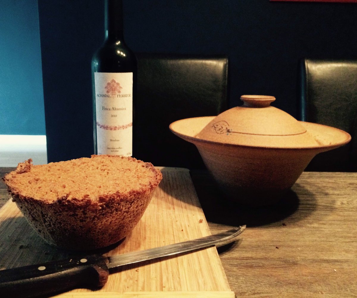 Shyana212's tweet photo. #BreadPots #JudithMotzkin https://t.co/C79B2b0uJ9 Bake no knead bread that's like it's fresh out of a kiln. https://t.co/jTLSPdnMlX