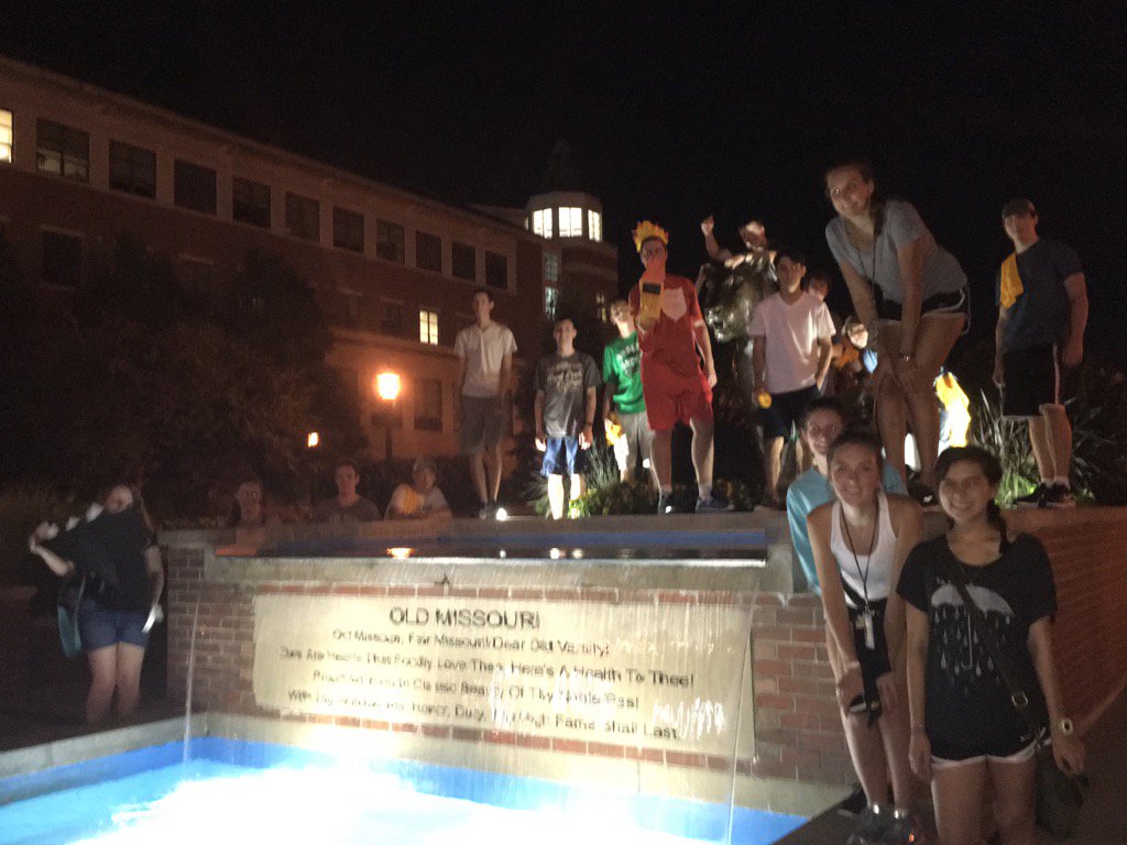 bmdean1205's tweet photo. WE'RE GOING ON AN ADVENTURE! w/ the Engineering Deans Scholars😎 @MizzouFIGs #GuardianFIGs https://t.co/KmfKU9HXuU