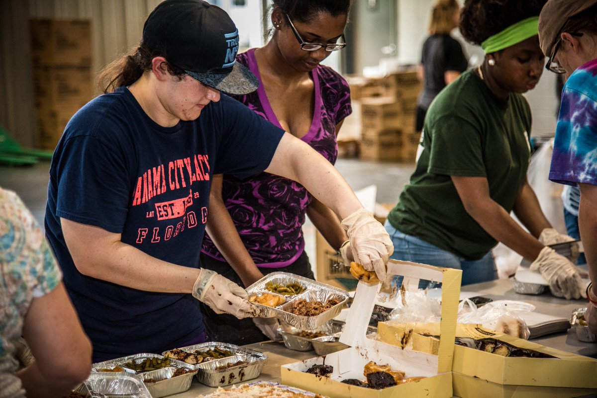 OpBBQRelief's tweet photo. #LAflood day 1: Servicing shelters in Hammond &amp; Baton Rouge. 9,900 meals 2day; 10-12k tmrrw. Txt DONATEOBR to 41444. https://t.co/ct6zdLzc87