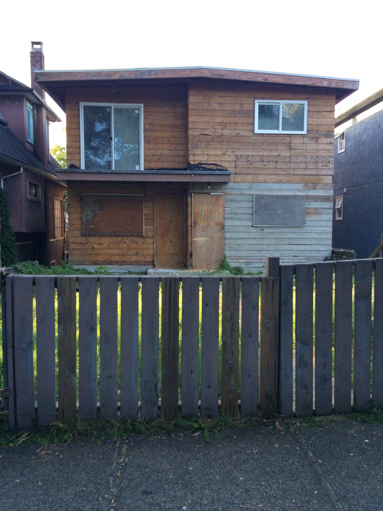 CityGirlsGuide's tweet image. ***BREAKING NEWS*** we have found the last affordable house in #Vancouver ! #moveinready #RealEstateInvesting