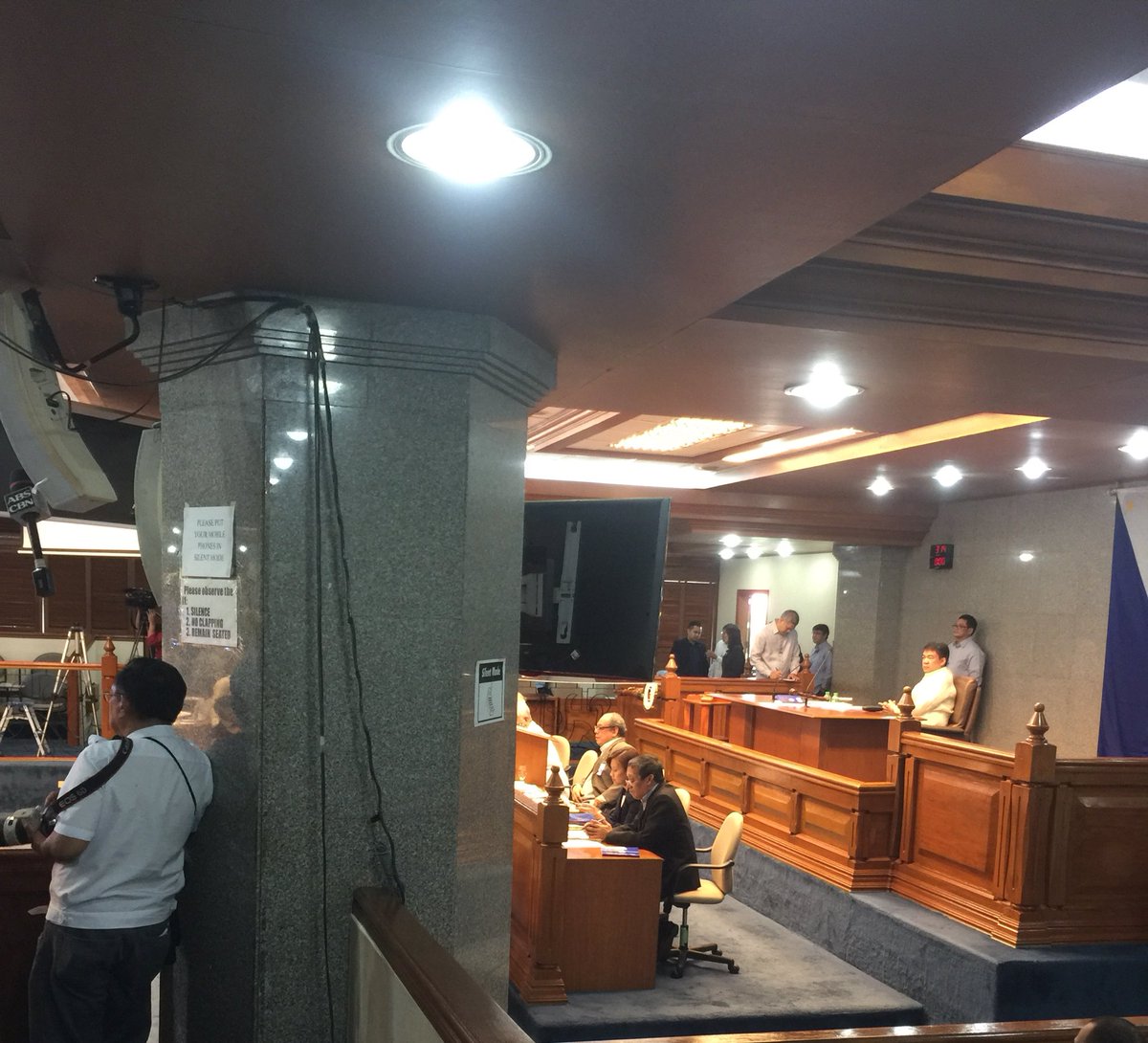 JBLC_SBU's tweet photo. Happening now: LM Students inside the Session Hall of the Senate of the Philippines. #BeLM #SenateTour https://t.co/RWJRkhbtDG