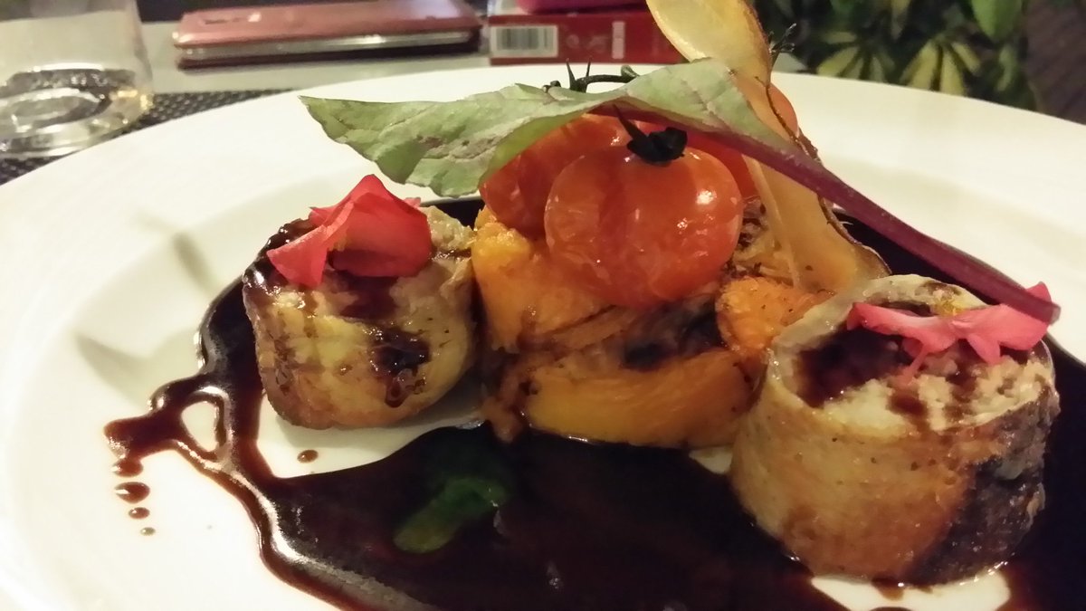 sitioparapostre's tweet photo. Sorprendente la cena de ayer en Bakus, #Nerja #Malaga Producto, creatividad y sabor en un marco precioso #AGastroB https://t.co/hqcikiJdsd