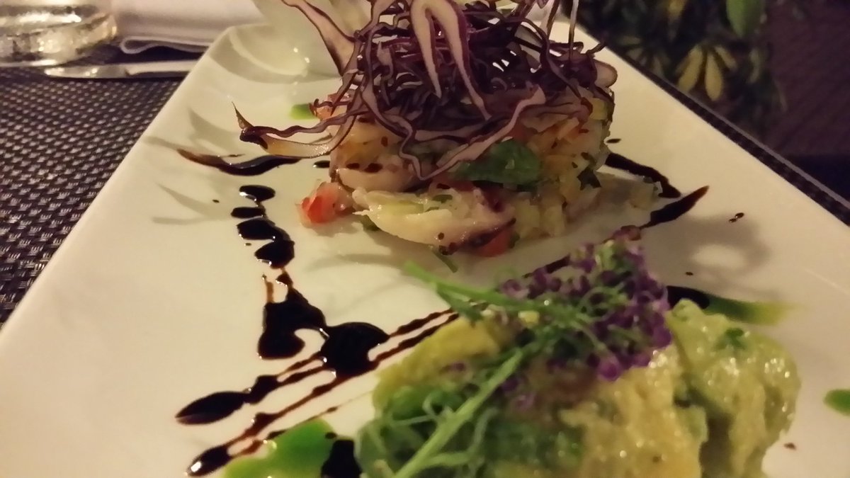 sitioparapostre's tweet photo. Sorprendente la cena de ayer en Bakus, #Nerja #Malaga Producto, creatividad y sabor en un marco precioso #AGastroB https://t.co/hqcikiJdsd