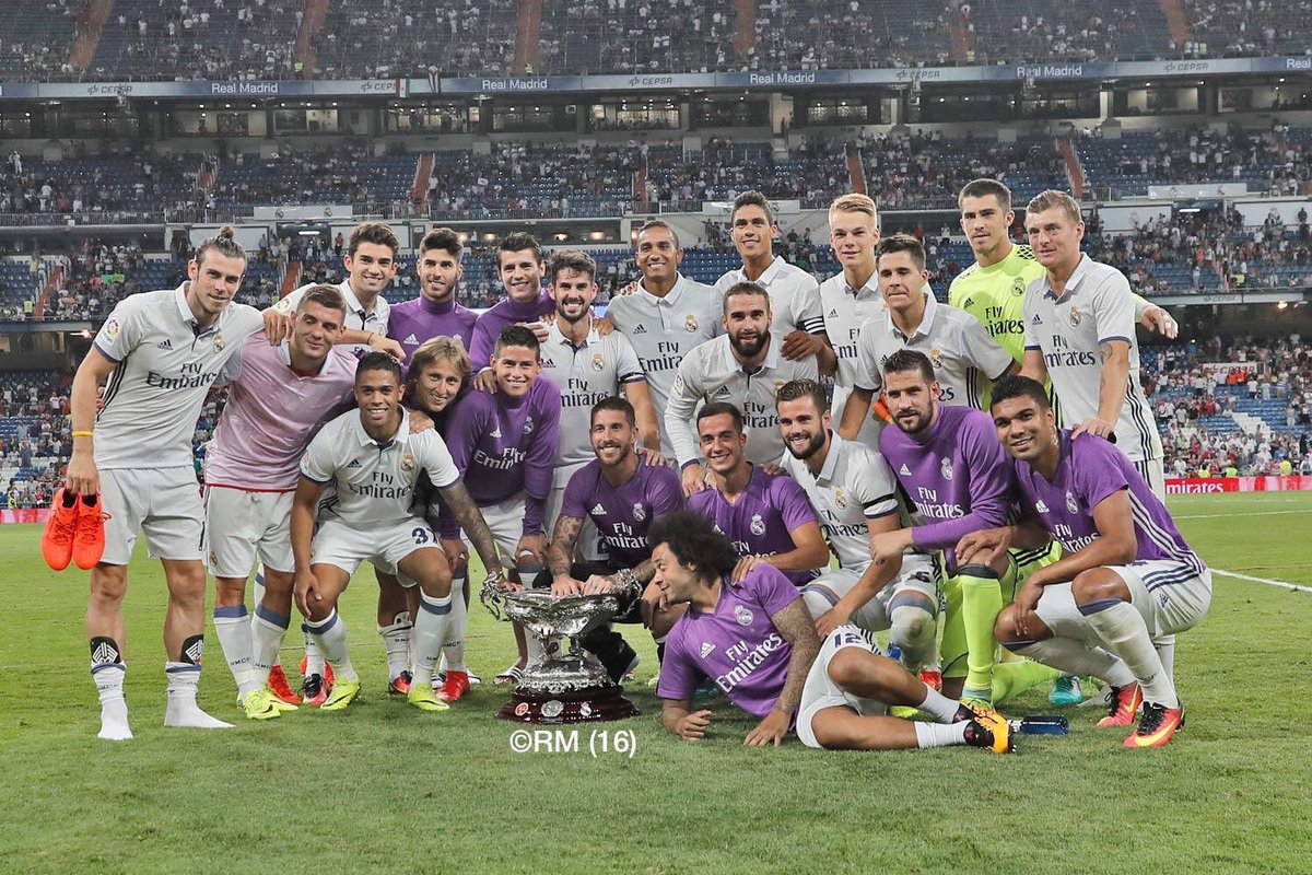 Casemiro's tweet photo. Gran noche ayer honrando una vez más la historia del Madrid y la de Don Santiago. Hala Madrid y nada más! https://t.co/ZBaHmtnifI