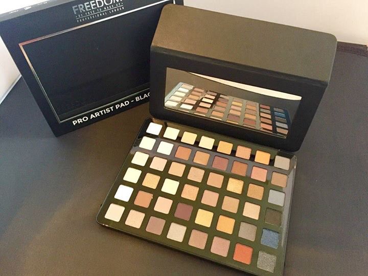 makeuprev_my's tweet photo. ▪◾◼ Freedom Makeup London Pro Artist Pad - Black Arts Rm150
- highly pigmented and blend smooth https://t.co/sAbhjbAw3i
