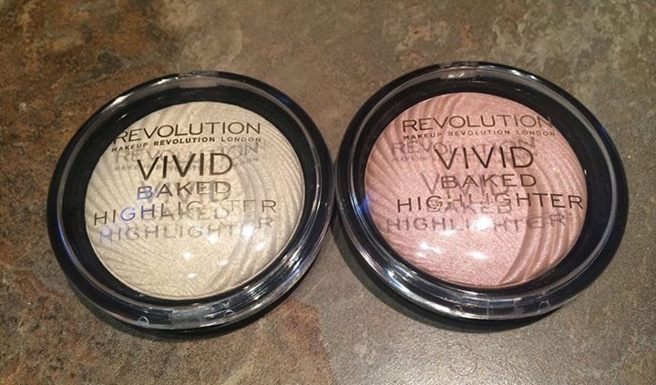 makeuprev_my's tweet photo. 💫🌟Vivid Baked Highlighter in GOLDEN/PEACH Lights RM35 each🌟💫 aren't they just beautiful 💋💋💋💋 https://t.co/gHGST55zJV