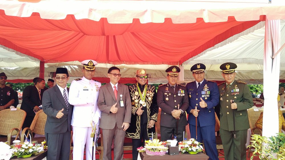 #RI71 | Menutup rangkaian acara,  ada penampil karnaval busana. Unsur Muspida sempat berfoto bersama