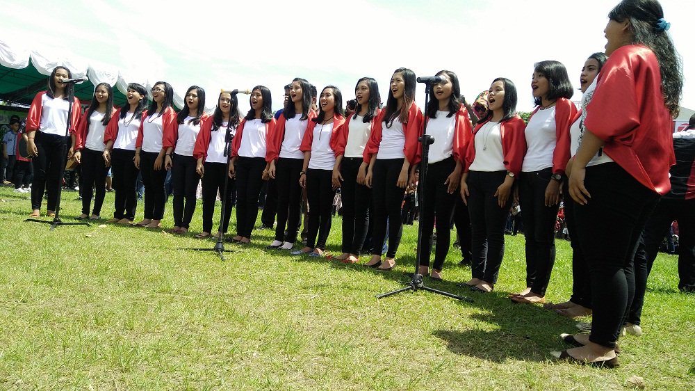 #RI71 | Hiburan itu dibuka dgn penampilan 45 gitaris <a href="/KotaBalikpapan/">BALIKPAPAN</a> yg tergabung dalam Balikpapan Guitar Community